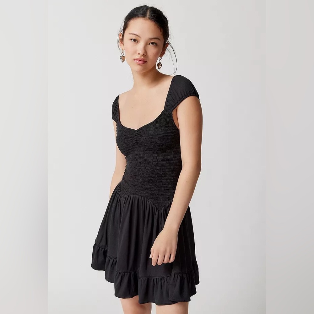 Urban Outfitters georgina black smocked dress sz small